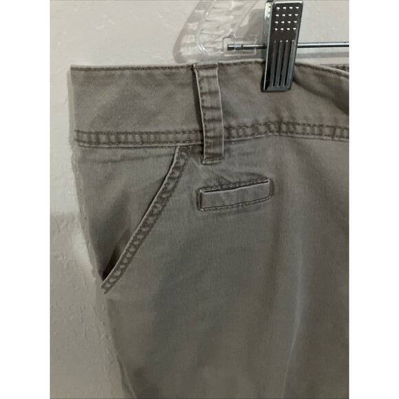 Lane Bryant Size 22 Beige Khaki Bermuda Minimalist - Picture 2 of 4